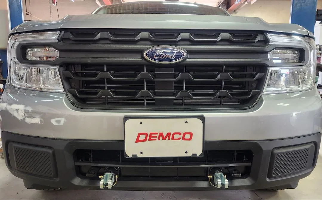 9519360 – DEMCO Vehicle Baseplate, Tabless Single Lug With Safety Cable Hooks